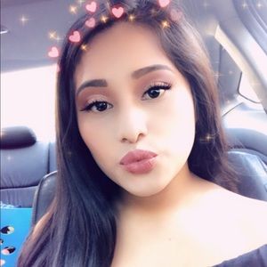 Meet your Posher, Yecenia